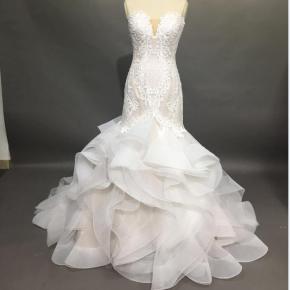 Latest Strapless Mermaid bridal dress with lace bodice horsetail organza ball skirt 